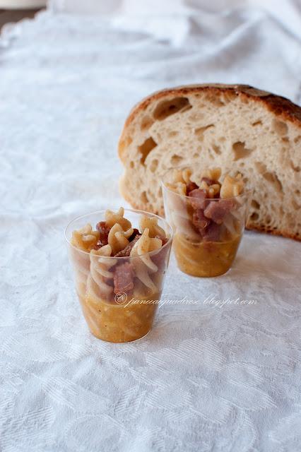 Fingerfood di fusilli integrali con zabaione alla birra e speck (Fingerfood of wheatmeal fusilli with beer zabaione and speck)