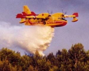 Olbia Incendio lambisce le case Aereoporto chiuso