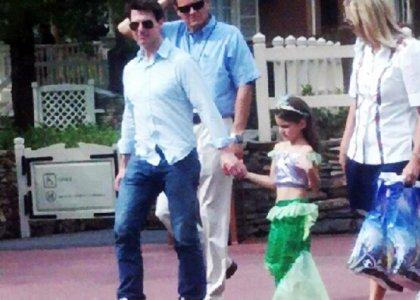 Tom Cruise e la figlia Suri insieme al Disney World in Florida