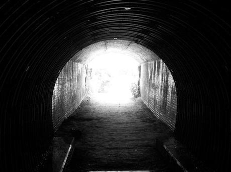 >>”La luce al di fuori del tunnel”