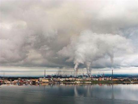 Caso Ilva: guerriglia e tafferugli a Taranto, corteo a Genova