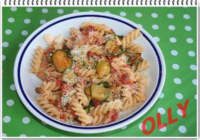 Fusilli con guanciale,zucchine e pomodoro