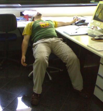 Al Caf  Non si salta la fila, neanche al telefono