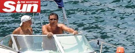 Schettino ritorna al timone ma di una barchetta