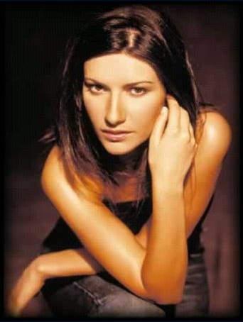 OPERAIO UCCISO A LECCE, LA PAUSINI SU FB: “NON CANTO NEL LUOGO DI UNA TRAGEDIA”