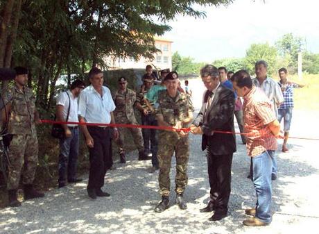 Kosovo/ Dardania 3. Completati dal CIMIC, i lavori sulla strada principale del villaggio