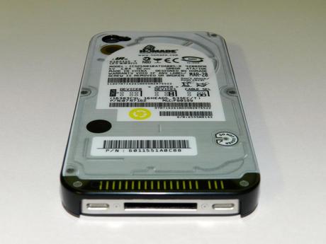 [Recensione] Cover Hard Disk per iPhone 4/4S HOMADE | Apple-Zone