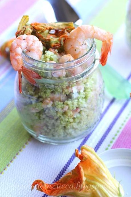 Cous cous al pesto di zucchine, fiori di zucca e mazzancolle