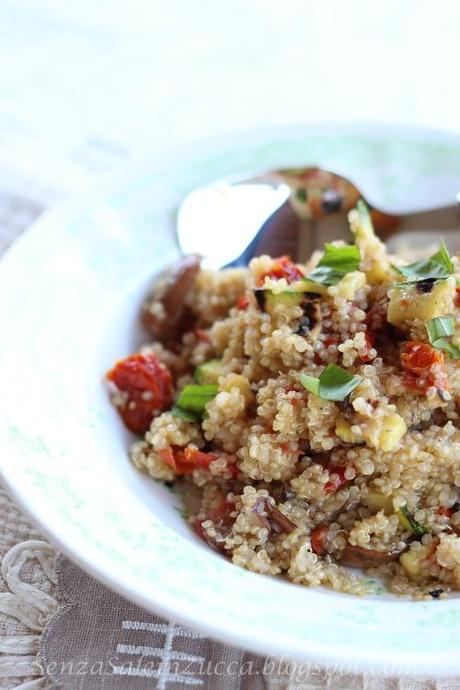 Insalata di quinoa e verdure grigliate