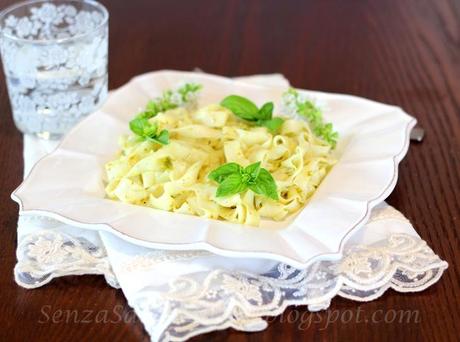 Tagliatelle senza uova al limone e basilico