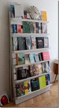 recycled pallet display shelves