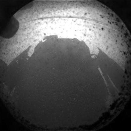 Curiosity, la sua ombra sul suolo Marte