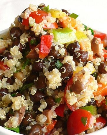 Le ricette di Alice, Insalata di quinoa e ceci neri con verdure e olive