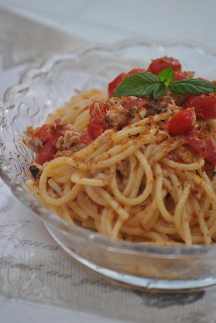 Spaghettone di Gragnano con tonno, pomodorino e bottarga