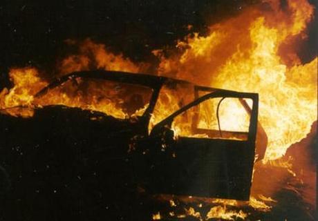 Palermo: zona Corso Calatafimi. In via Cesare Terranova esplode l'auto di un carabiniere