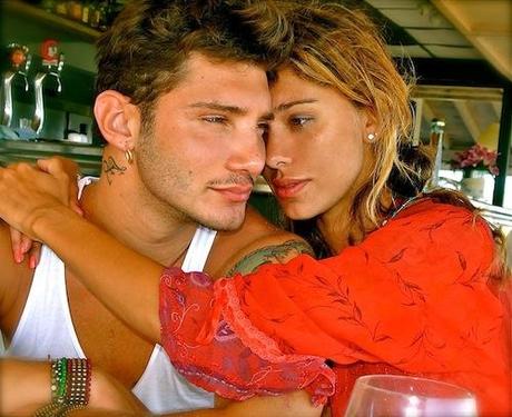 BELEN RODRIGUEZ E STEFANO DE MARTINO DENUNCIATI A PALMAROLA