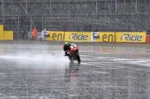SBK 2012 – Round Silverstone – in ritardo volutamente per non essere puntuale come la pioggia!
