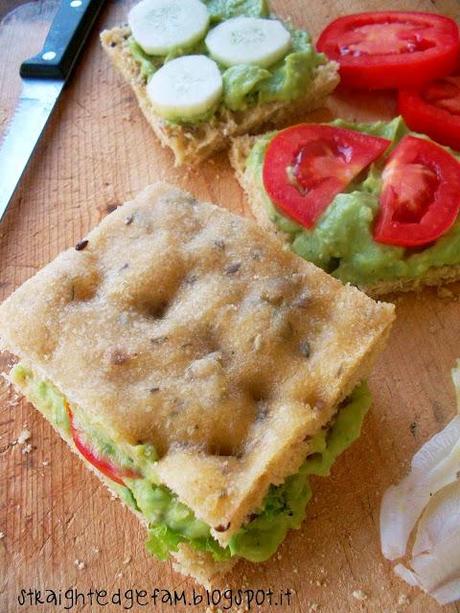 SALSA DI AVOCADO (o focaccia farcita freschissima)