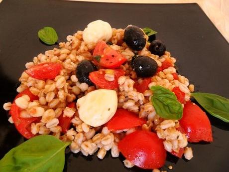 farro-con-pomodori-olive-e-mozzarelline