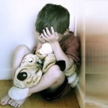 Pretende rapporti sessuali da adolescente in cambio di pochi spiccioli