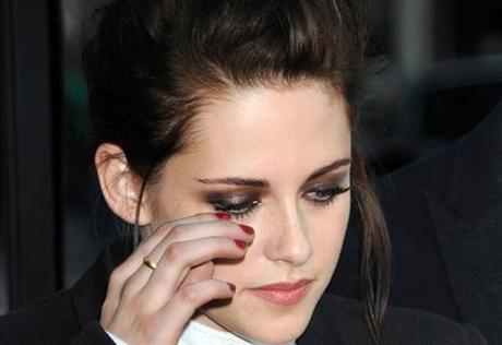 Dopo il tradimento, vita e lavoro a rotoli per Kristen Stewart ?