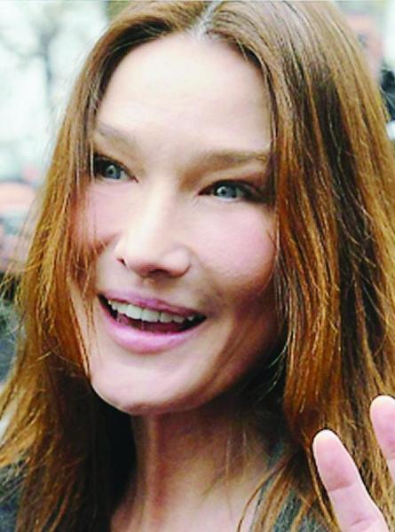 Carla Bruni prima e dopo il botox. E la vaga somiglianza con un chipmunk.