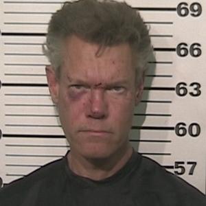 Randy Travis di nuovo arrestato.