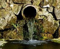 Terrasini, fuoriuscita di acque nere direttamente sul mare