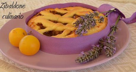 Crostata con confettura di prugne e lavanda