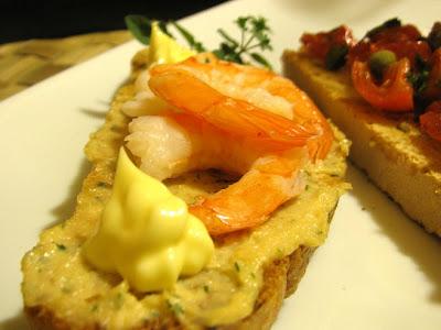 LA VECCHIA CAFFETTIERA - BRUSCHETTA POMODORINI E BASILICO&BRUSCHETTA; CON PASTA DI GRANCHIO E GAMBERETTI CON GAZPACHO DI MELONE E CETRIOLO