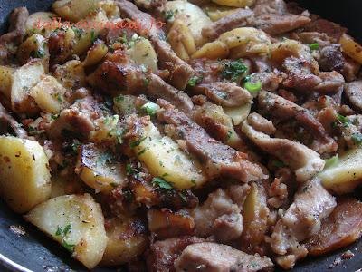 Gröstl, ovvero 'padella tirolese di carne, patate e cipolle'