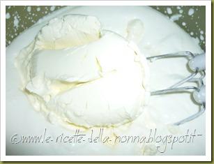 Gelato all'amaretto con panna e mascarpone (3)