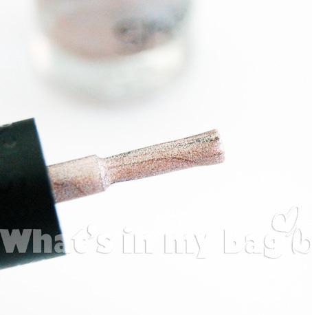 A close up on make up n°101: Shaka Beauty, smalto Hologram Nude