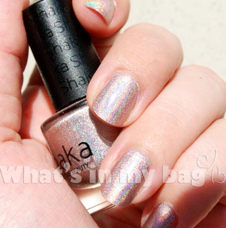 A close up on make up n°101: Shaka Beauty, smalto Hologram Nude