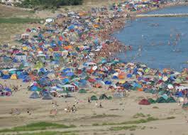 GIRO DI VITE SUI FALO’ DI FERRAGOSTO: QUESTA VOLTA SUL LIDO DI PORTO PALO DI MENFI HANNO FATTO SUL SERIO