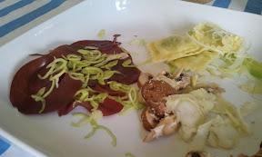 Bresaola e Insalata di Funghi e Finocchi con Ravioli di Magro ai Porri Sfilettati