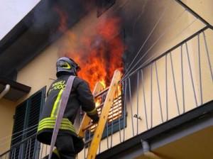 Oristano Piazza Italia Giovane donna intossicata dal fumo nella sua abitazione