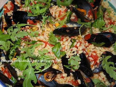 Grano con cozze e rucola