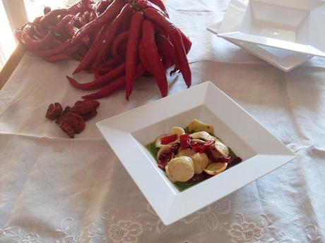 Orecchiette con pomodori secchi piccanti su vellutata di cime di rapa