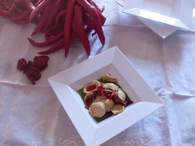 Orecchiette con pomodori secchi piccanti su vellutata di cime di rapa