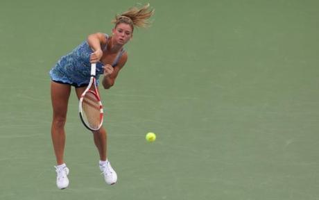 camila_giorgi_mama_outfit