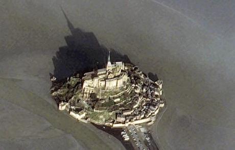 Mont Saint Michel visto da un satellite in orbita