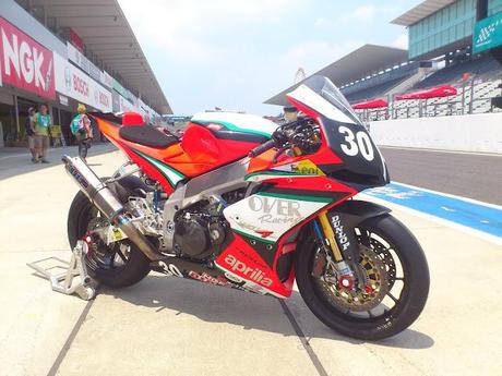 Aprilia RSV4 Team OVER & Moto Italiana Suzuka @ 8 Hours Suzuka 2012