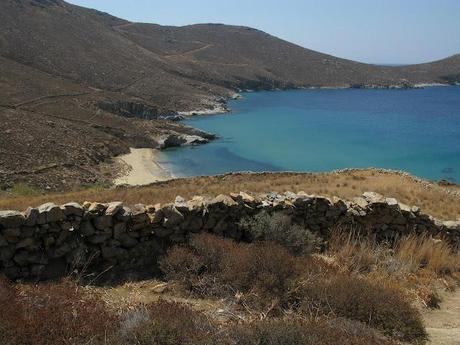 I'm back. Let's eat our new travels! Random photographs from...Serifos!