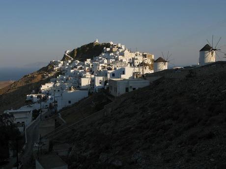 I'm back. Let's eat our new travels! Random photographs from...Serifos!