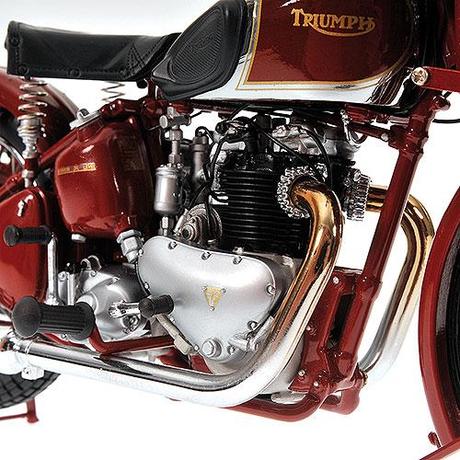 Triumph Speed Twin Red 1939 by Minichamps