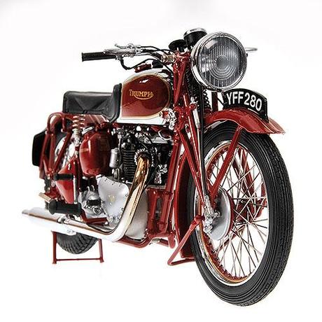 Triumph Speed Twin Red 1939 by Minichamps