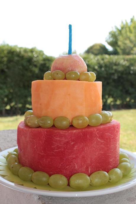 Torta di compleanno “alla frutta” per un allegro Summer Party