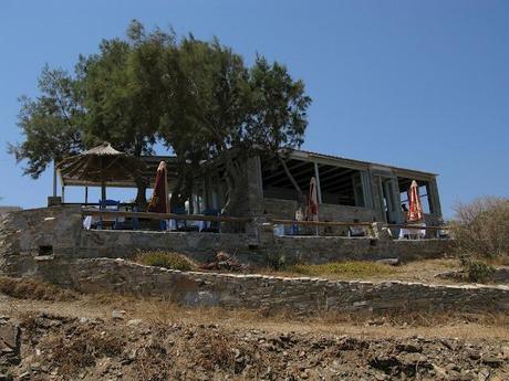 Eating Serifos part 1 - stuffed tomatoes at Νικουλιας: the tavern in Plati Gialos