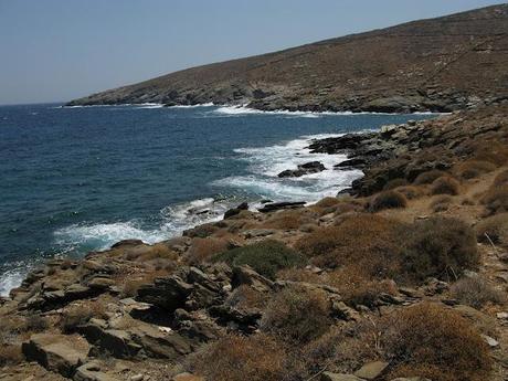 Eating Serifos part 1 - stuffed tomatoes at Νικουλιας: the tavern in Plati Gialos